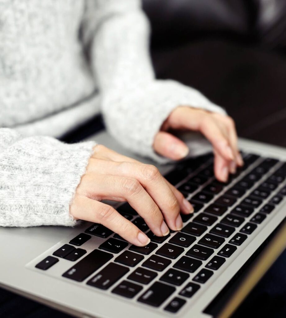Rząd będzie rozdawać laptopy