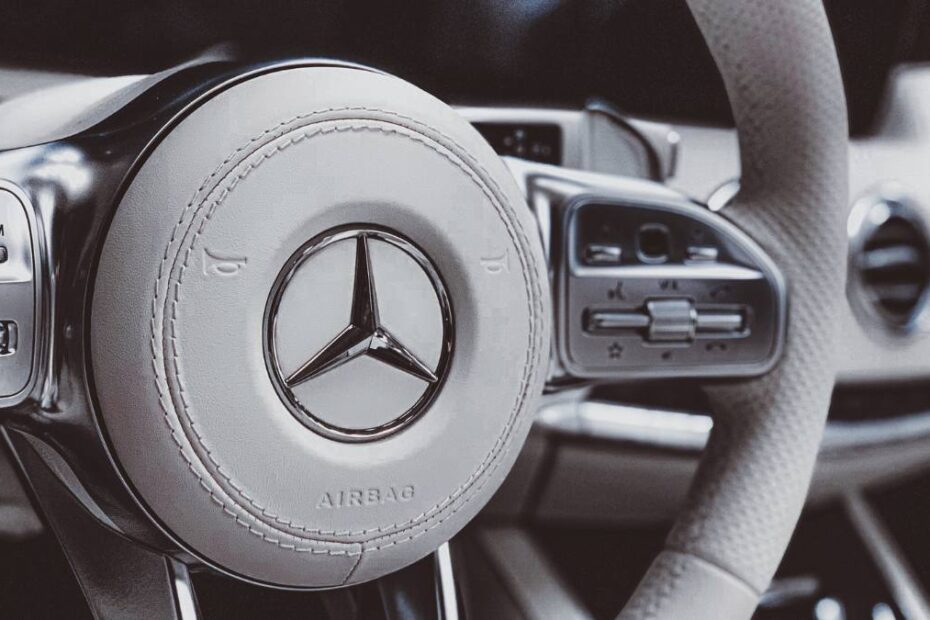 Mercedes przejmuje najbardziej krytykowaną funkcję Tesli