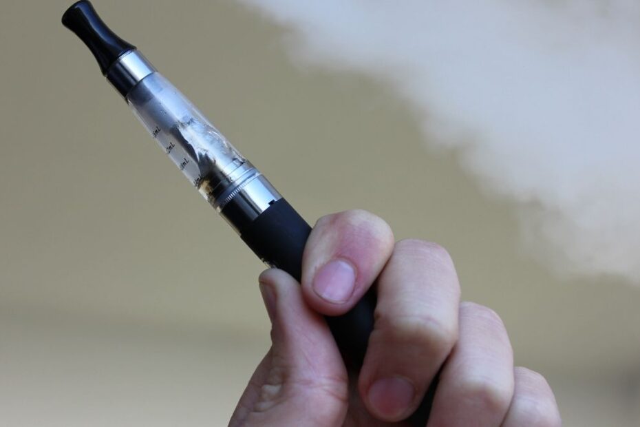 Niebezpieczne e-papierosy sieją spustoszenie wśród nastolatków – eksperci biją na alarm