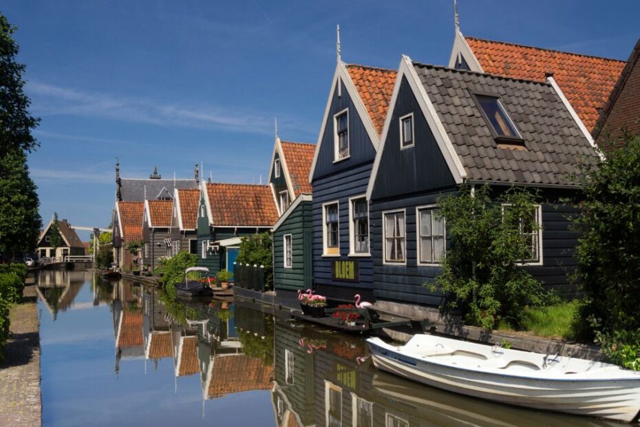 Ta stara wioska rybacka to ukryta perła Holandii, której prawie nikt nie zna