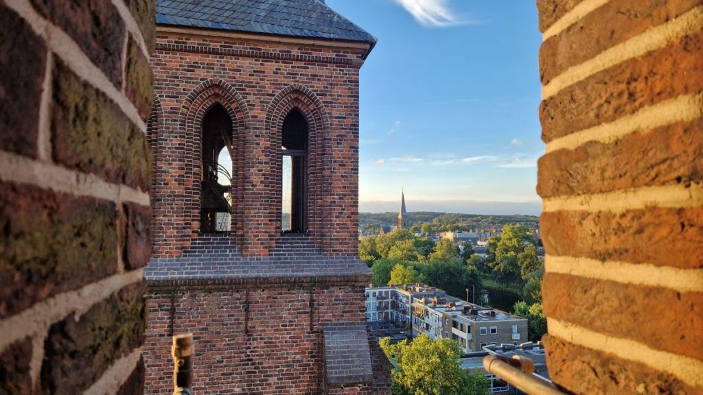 Co zobaczyć w Arnhem Foto: widok z wieży na Arnhem