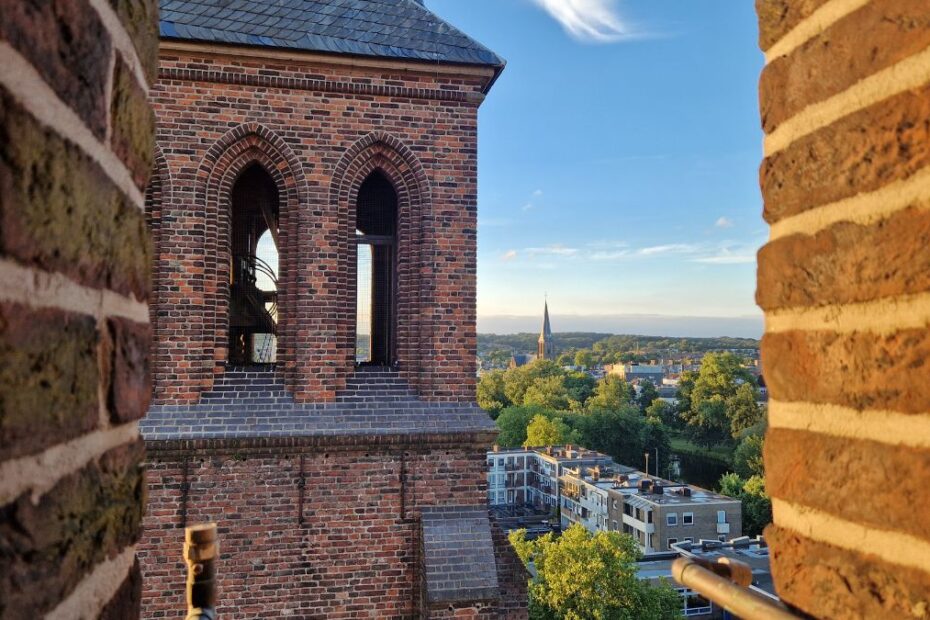 Co zobaczyć w Arnhem Foto: widok z wieży na Arnhem