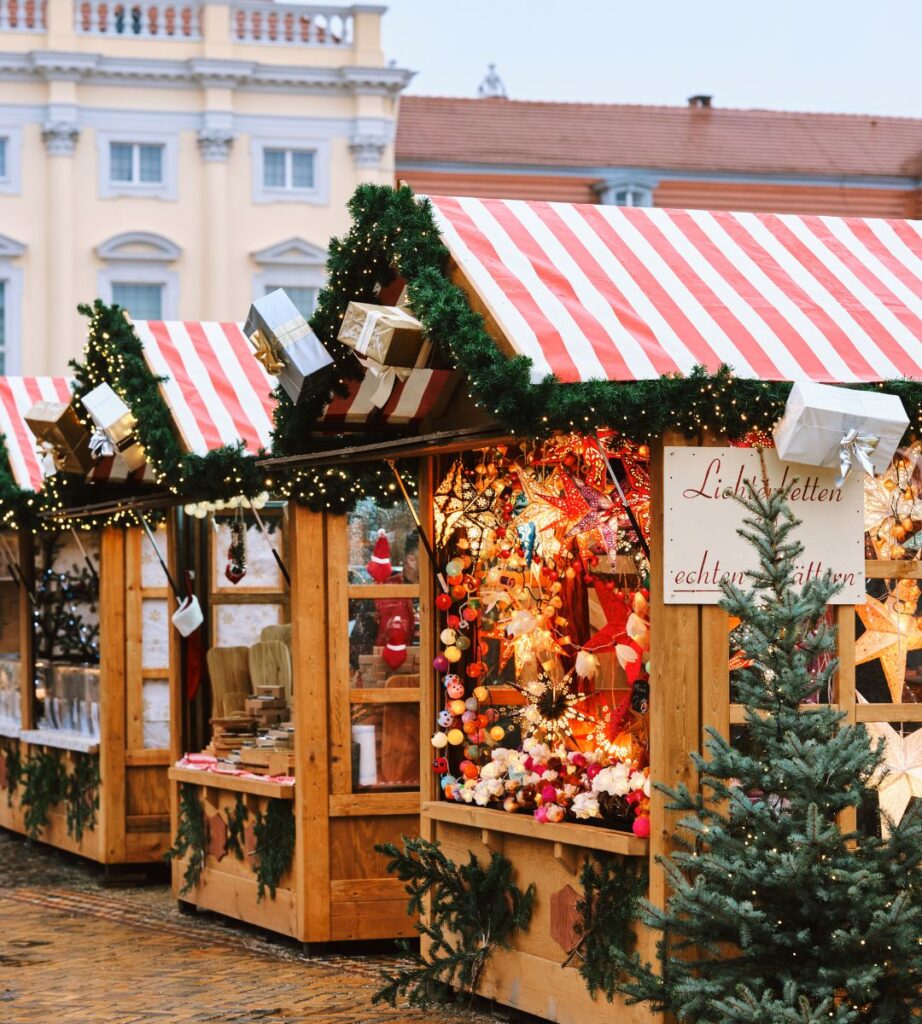 Jarmarki świąteczne w Holandii w listopadzie 2025 Foto: stragan na jarmarku bożonarodzeniowym