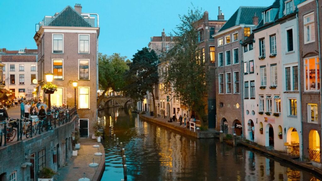 holenderskie miasto bez tłumów i wysokich cen Foto: kanały w Utrechcie