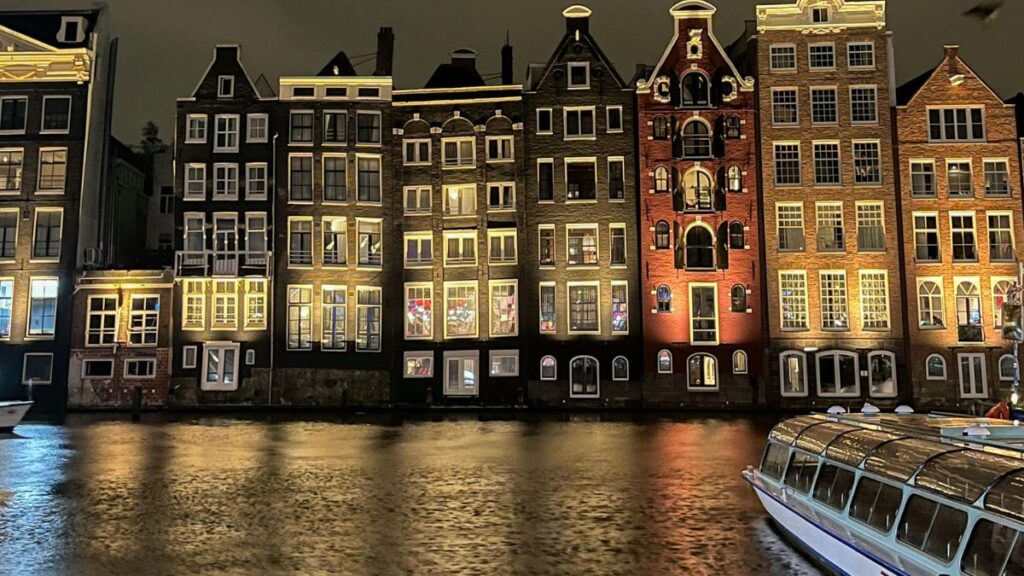 Amsterdam wzmacnia ochronę kobiet Foto: Amsterdam nocą