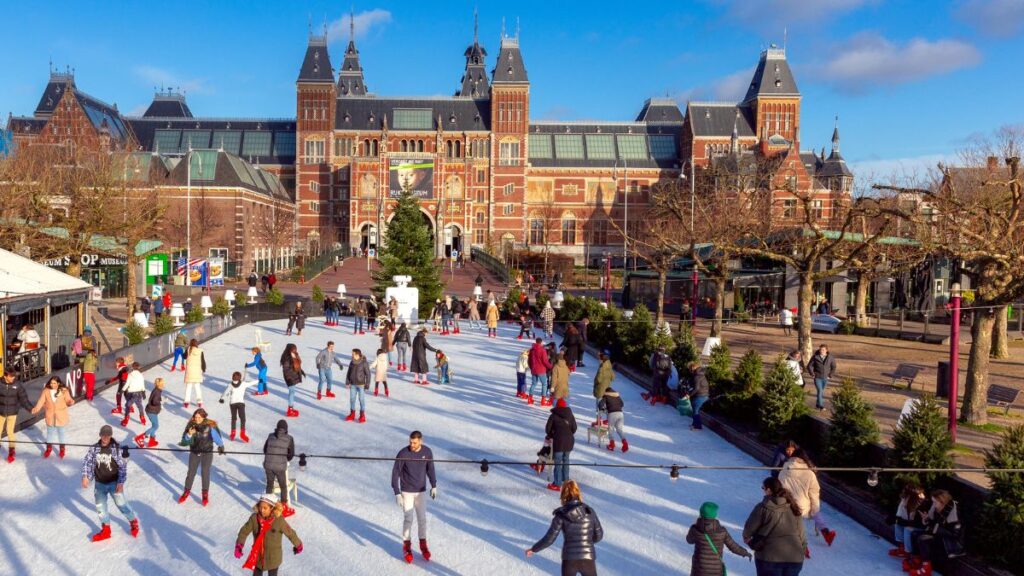 Boże Narodzenie na Museumplein w Amsterdamie Foto: lodowisko w Amsterdamie