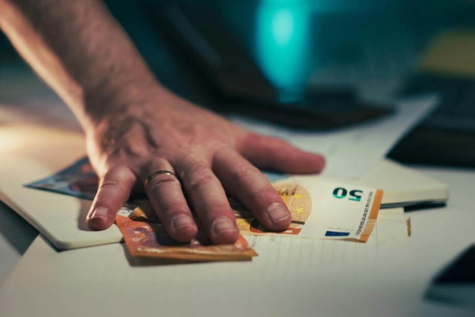 Oszuści podszywali się pod bank