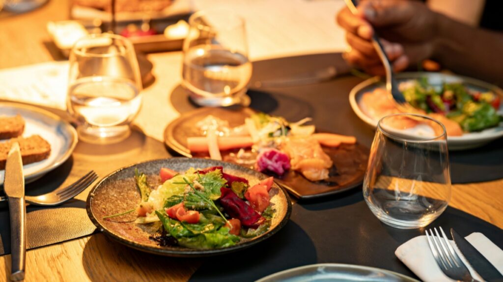 Dlaczego Holendrzy jedzą kolację tak wcześnie zdjecie kolacja