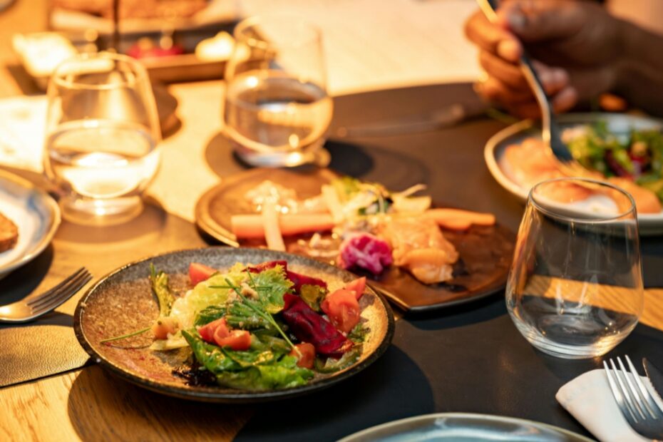 Dlaczego Holendrzy jedzą kolację tak wcześnie zdjecie kolacja