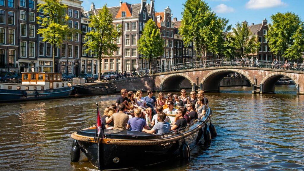 Rejs po kanałach Amsterdamu