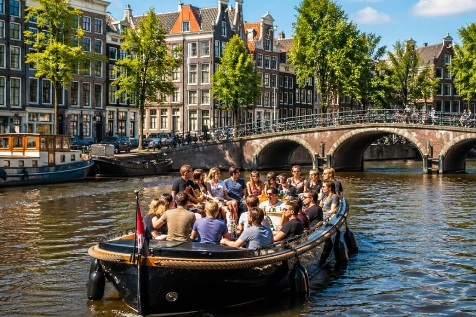 Rejs po kanałach Amsterdamu