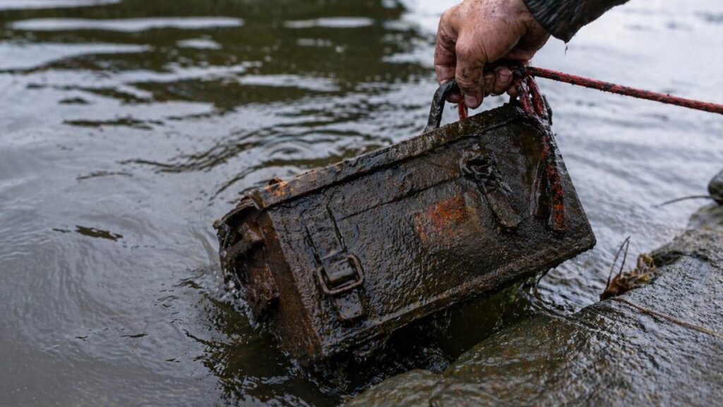 chłopcy znaleźli amunicję w rzece