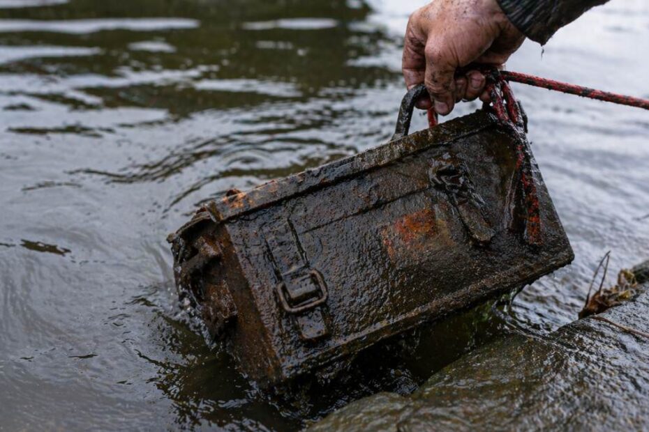 chłopcy znaleźli amunicję w rzece