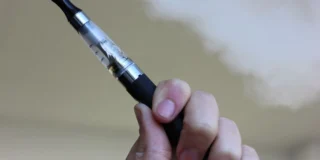 Holandia zaostrza walkę z niebezpiecznymi e-papierosami