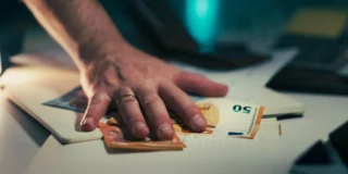Oszuści podszywali się pod bank